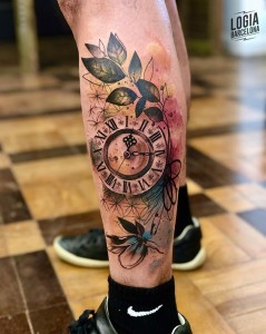 tatuaje-pierna-reloj-color-logia-barcelona-damsceno 